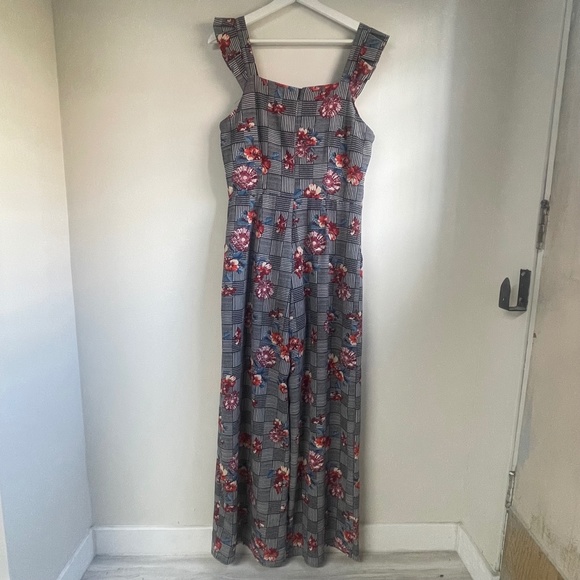 Wide leg Monteau jumpsuit with pockets! - Picture 2 of 11